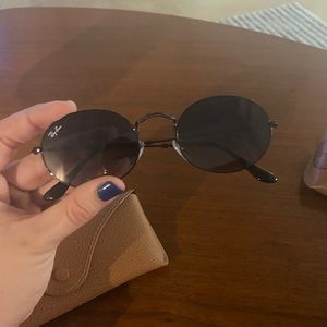 Black oval Ray Ban glasses with case